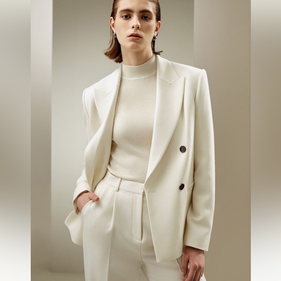 Chic Cream Double-Breasted Women's Blazer - Picture 2 of 5